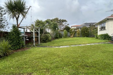 Photo of property in 20 Kauri Glen Road, Northcote, Auckland, 0627