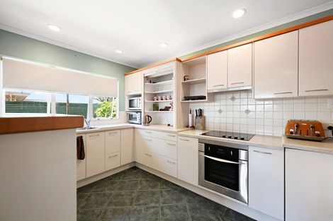 Photo of property in 12 Dover Road, St Andrews, Hamilton, 3200