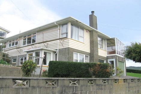 Photo of property in 2 Cecil Road, Tawa, Wellington, 5028