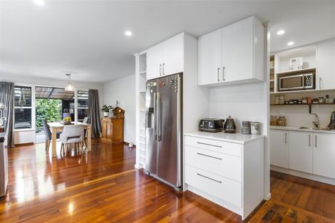 Photo of property in 50 Seymour Road, Sunnyvale, Auckland, 0612