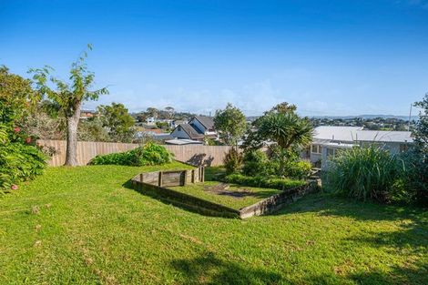 Photo of property in 43 Surf Road, Stanmore Bay, Whangaparaoa, 0932