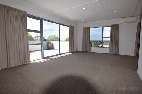 Photo of property in 63 Kirby Street, Glendene, Auckland, 0602