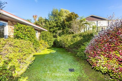 Photo of property in 10 Mcewen Crescent, Riverstone Terraces, Upper Hutt, 5018