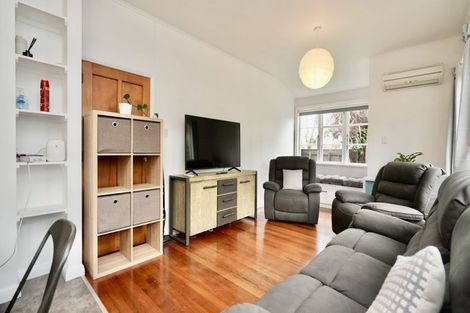 Photo of property in 6 Nathan Place, West End, Palmerston North, 4412