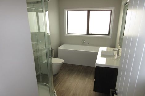 Photo of property in 4 Yorkshire Close, Whitby, Porirua, 5024