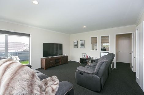 Photo of property in 126 Pohutukawa Place, Waiwhakaiho, New Plymouth, 4312