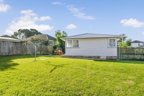 Photo of property in 7 Beach Road, Te Atatu Peninsula, Auckland, 0610
