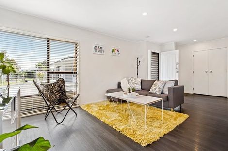 Photo of property in 2/53 Taioma Crescent, Te Atatu Peninsula, Auckland, 0610