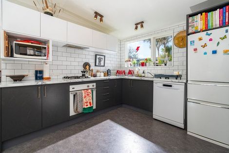 Photo of property in 187 Queens Drive, Lyall Bay, Wellington, 6022