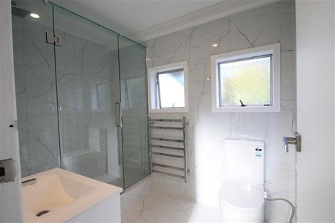 Photo of property in 606 Glenfield Road, Bayview, Auckland, 0629