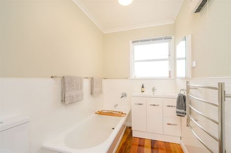 Photo of property in 7 Athlone Place, Hokowhitu, Palmerston North, 4410