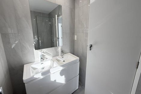 Photo of property in 1/166 East Coast Road, Forrest Hill, Auckland, 0620