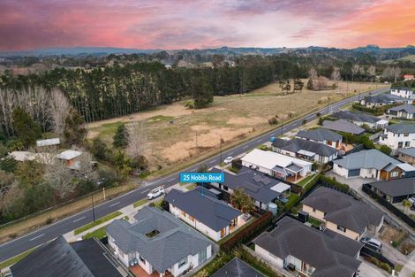 Photo of property in 25 Nobilo Road, Kumeu, 0810