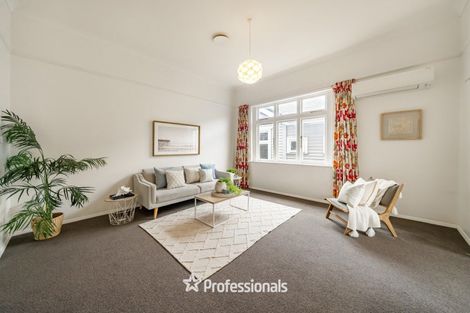 Photo of property in 79 Queens Drive, Lyall Bay, Wellington, 6022