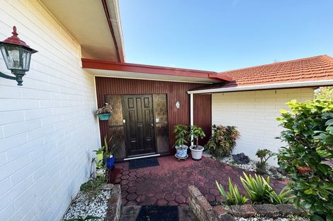 Photo of property in 3 Murano Place, Chatswood, Auckland, 0626