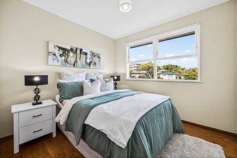 Photo of property in 12 Firle Place, Green Bay, Auckland, 0604
