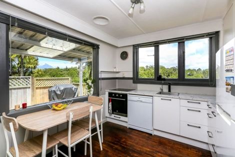 Photo of property in 212 Huatoki Street, Upper Vogeltown, New Plymouth, 4310
