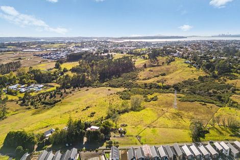Photo of property in 23 Red Hills Road, Massey, Auckland, 0614
