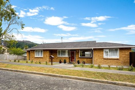 Photo of property in 17 Zeala Grove, Stokes Valley, Lower Hutt, 5019