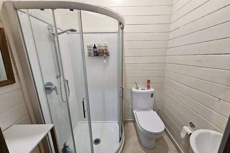 Photo of property in 90 Kelburn Parade, Kelburn, Wellington, 6012