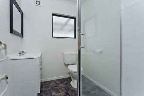 Photo of property in 33 Athena Drive, Totara Vale, Auckland, 0629