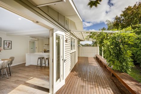 Photo of property in 2 Lovat Street, Havelock North, 4130