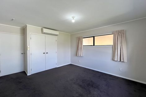 Photo of property in 2/2 Sevilla Place, Unsworth Heights, Auckland, 0632