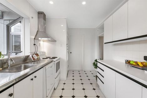 Photo of property in 14 Taupo Street, Green Bay, Auckland, 0604