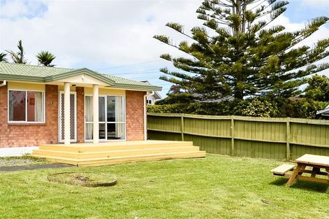 Photo of property in 19a Ashbourne Place, Glendene, Auckland, 0602