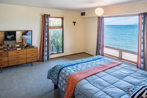 Photo of property in 415 Marine Drive, Mahina Bay, Lower Hutt, 5013