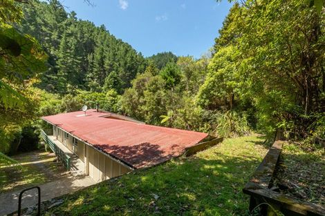 Photo of property in 142 Pinehaven Road, Pinehaven, Upper Hutt, 5019