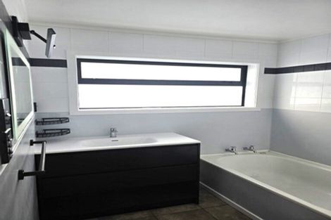 Photo of property in 68 Welcome Bay Road, Welcome Bay, Tauranga, 3112