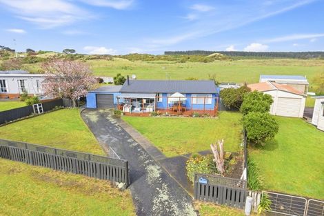Photo of property in 9 Ramona Avenue, Waitarere Beach, Levin, 5510