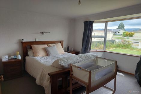 Photo of property in 19 Timaru Road, Waimate, 7924