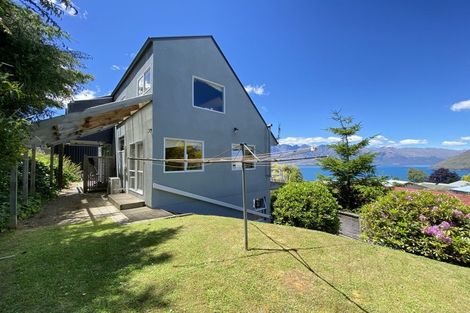Photo of property in 32 Avalon Crescent, Fernhill, Queenstown, 9300