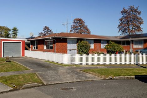 Photo of property in 26 Westmere Place, Takaro, Palmerston North, 4412