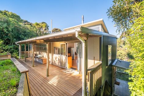 Photo of property in 100 Motuhara Road, Plimmerton, Porirua, 5026