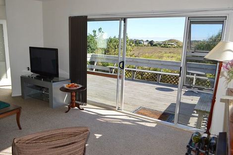Photo of property in 2b Mahoe Street, Otaki Beach, Otaki, 5512