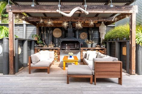 Photo of property in 33 Miro Road, Palm Beach, Waiheke Island, 1081