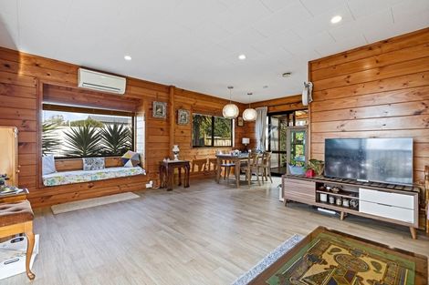 Photo of property in 61 John Dee Crescent, Red Beach, 0932