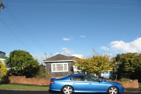 Photo of property in 138 Mellons Bay Road, Mellons Bay, Auckland, 2014
