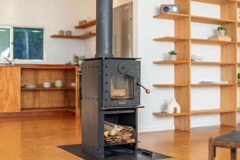 Photo of property in 100 Motuhara Road, Plimmerton, Porirua, 5026