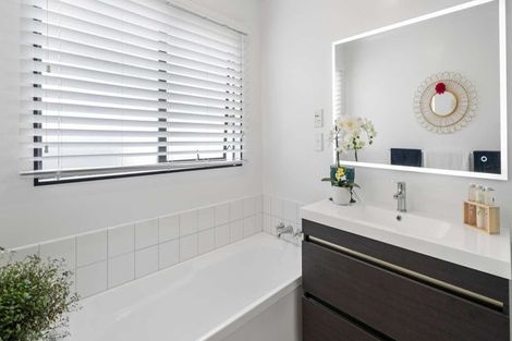 Photo of property in 1 Stonebridge Park Drive, Holdens Bay, Rotorua, 3010