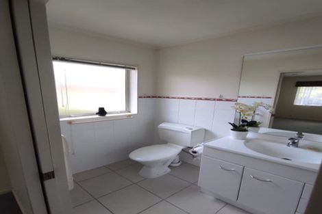 Photo of property in 16a Gills Avenue, Papakura, 2110