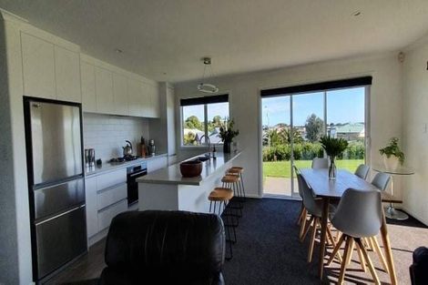 Photo of property in 33 Golf Vue Place, Castlecliff, Whanganui, 4501