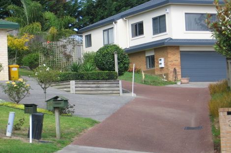 Photo of property in 34 Margaret Henry Crescent, Oteha, Auckland, 0632