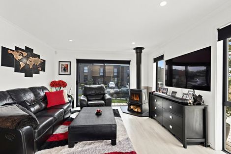 Photo of property in 33 Jane Maree Road, Kumeu, 0810