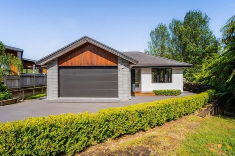 Photo of property in 8 Matau Lane, Ferndale, New Plymouth, 4310