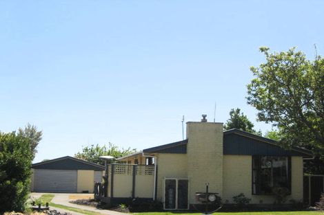 Photo of property in 87 Farquhars Road, Redwood, Christchurch, 8051