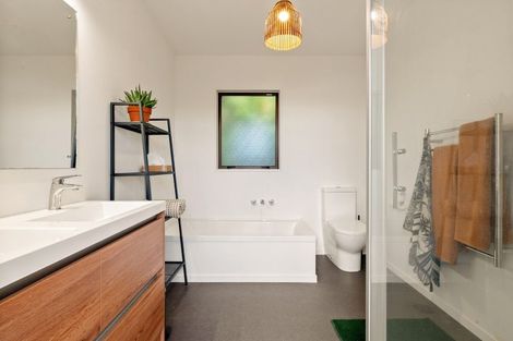 Photo of property in 19 Kaitawa Road, York Bay, Lower Hutt, 5013